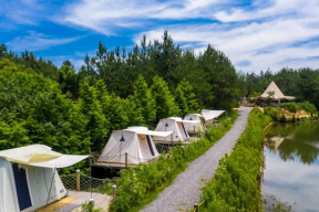 安吉猪罗纪营地湖畔林间轻奢露营体验，多种露营形式任选-和风乐 - 和风乐游农庄