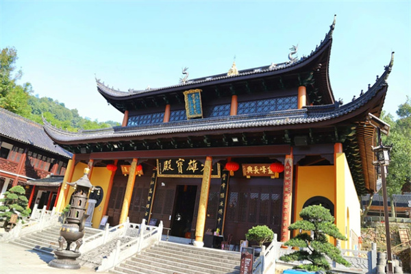 探访千年灵峰寺：在浙江安吉寻找内心宁静禅意之旅-和风乐游农庄(图2)