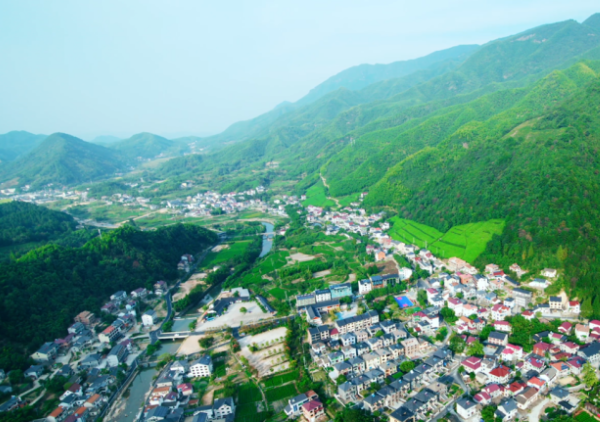 安吉双鱼堂民宿:诗意栖居的宁静时光与生态美食体验-和风乐游农庄(图1) 安吉双鱼堂民宿:诗意栖居的宁静时光与生态美食体验-和风乐游农庄(图1)