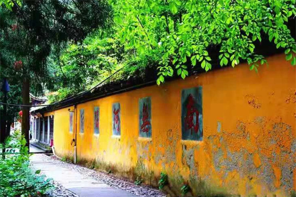 探访千年灵峰寺：在浙江安吉寻找内心宁静禅意之旅-和风乐游农庄(图3)