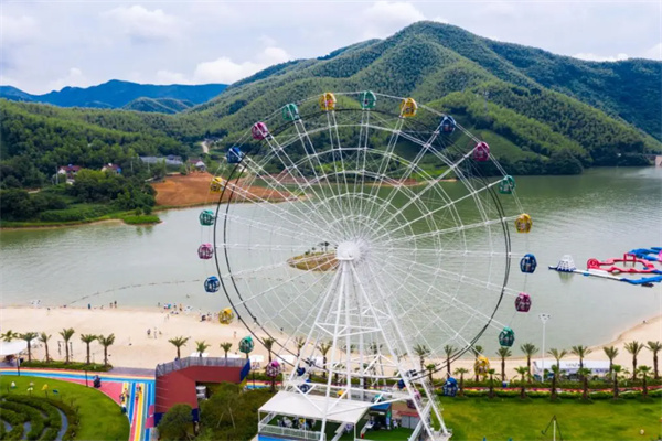 安吉荣耀天空之城夏日玩水攻略，小三亚沙滩摩天轮体验-和风乐游农庄(图2)