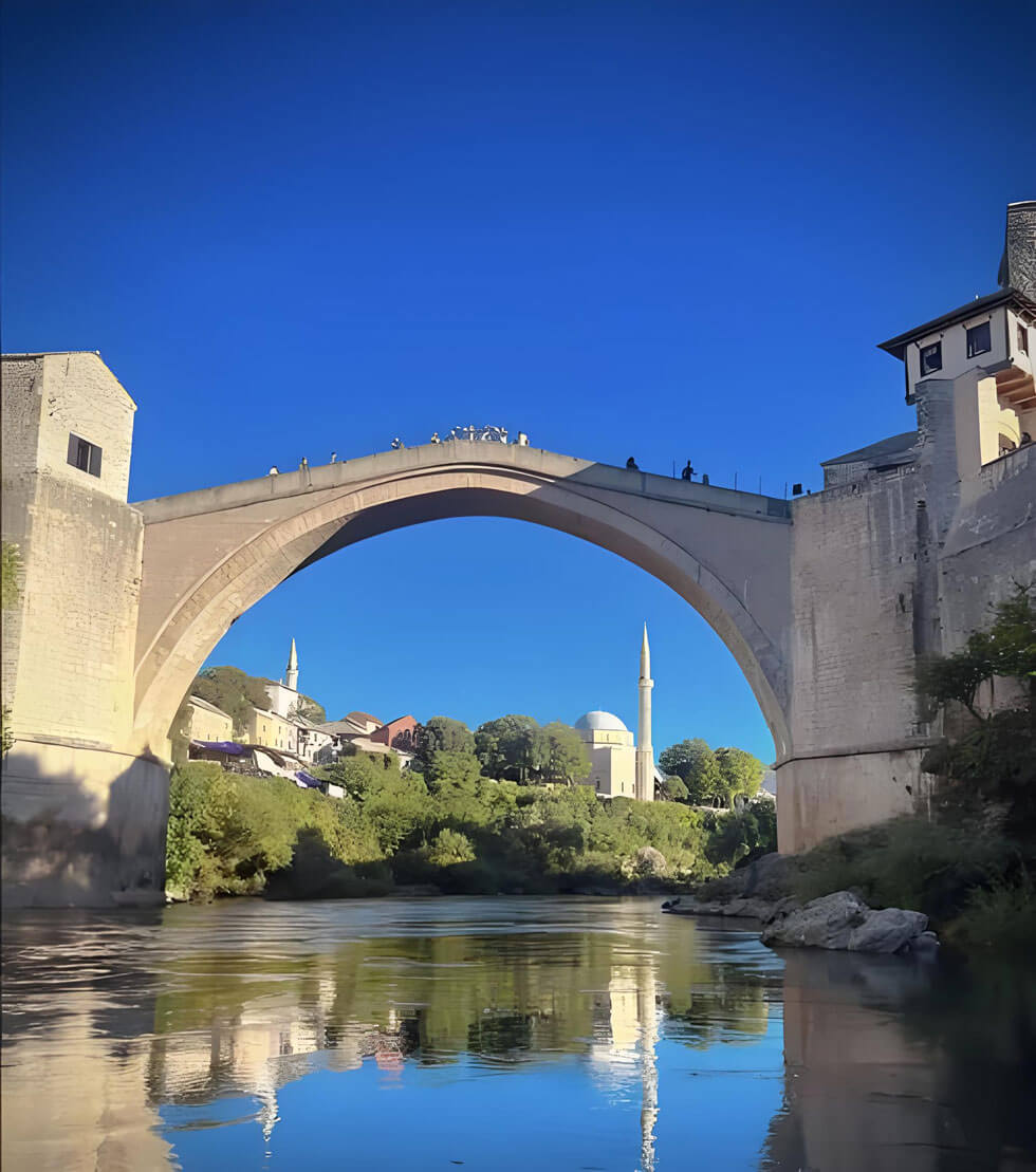 波黑莫斯塔尔古桥跳水体验:24米高空跃入内雷特瓦河的勇气之旅-和风乐游农庄(图1) 波黑莫斯塔尔古桥跳水体验:24米高空跃入内雷特瓦河的勇气之旅-和风乐游农庄(图1)