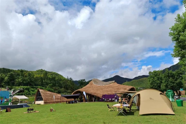 探秘安吉余村绿水之美体验矿坑露营独特魅力-和风乐游农庄(图2)