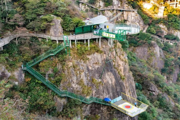 云上草原高山极限运动体验，田园蹦极摩崖探险刺激之旅-和风乐游农庄(图1)