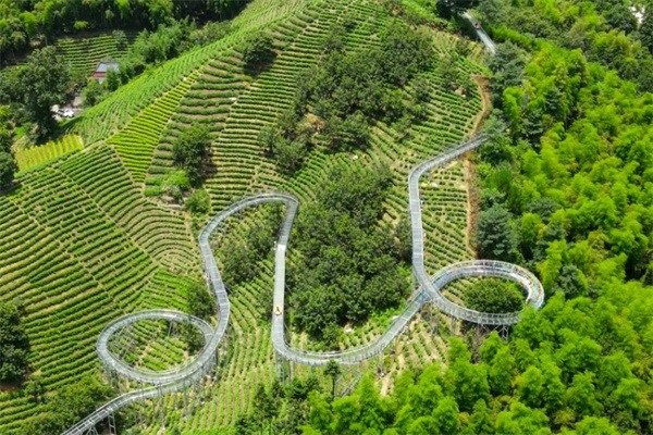 安吉荣耀天空之城夏日玩水攻略，小三亚沙滩摩天轮体验-和风乐游农庄(图3)