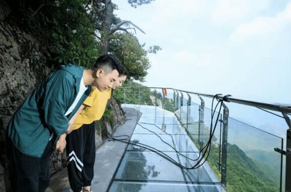 悬崖秋千水晶廊桥网红打卡地,刺激体验一站全攻略-和风乐游农庄(图4) 悬崖秋千水晶廊桥网红打卡地,刺激体验一站全攻略-和风乐游农庄(图4)