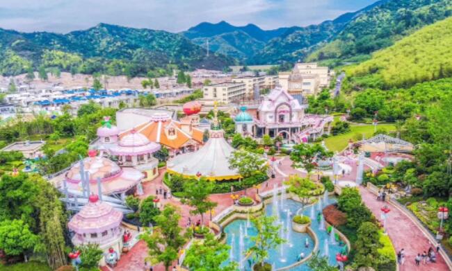 安吉最美配色盘点：从嘉年红到星空紫的色彩盛宴-和风乐游农庄(图8)