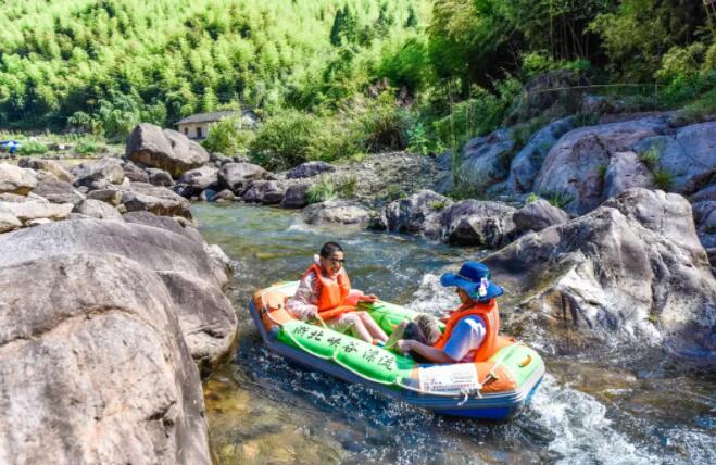 安吉夏季漂流攻略，浙北峡谷漂流体验推荐-和风乐游农庄(图2)