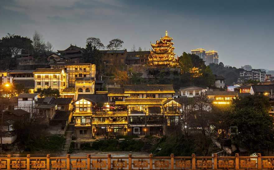 磁器口古镇 重庆旅游全攻略:解锁8D魔幻山城的吃喝玩乐与人文秘境-和风乐游农庄(图7)