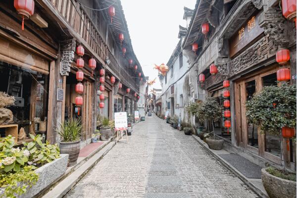 杭州桐庐荻浦花海：田园风光与休闲娱乐完美融合的乡村旅游胜地-和风乐游农庄(图1)