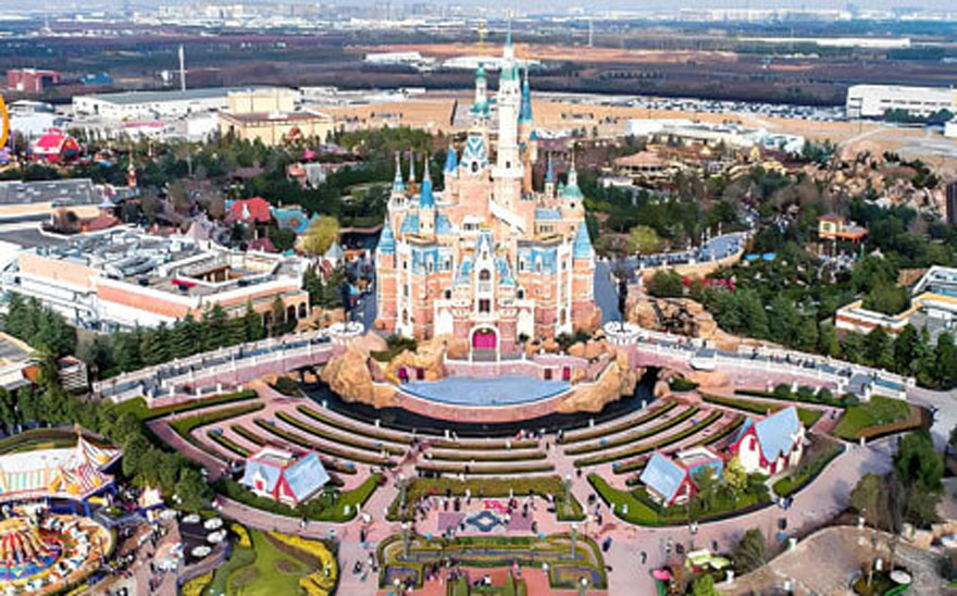 上海迪斯尼.jpg 上海旅游景点TOP20深度解析指南,魔都经典地标与小众秘境全攻略-和风乐游农庄(图6)