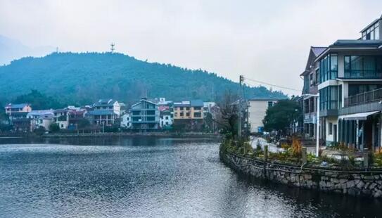 自驾游安吉感受山水情，青山绿水间的自由之旅-和风乐游农庄(图3)