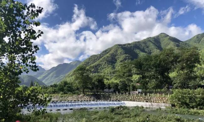 安吉田园之旅必去景点推荐，十里景溪与果园农场完美体验-和风乐游农庄(图1)