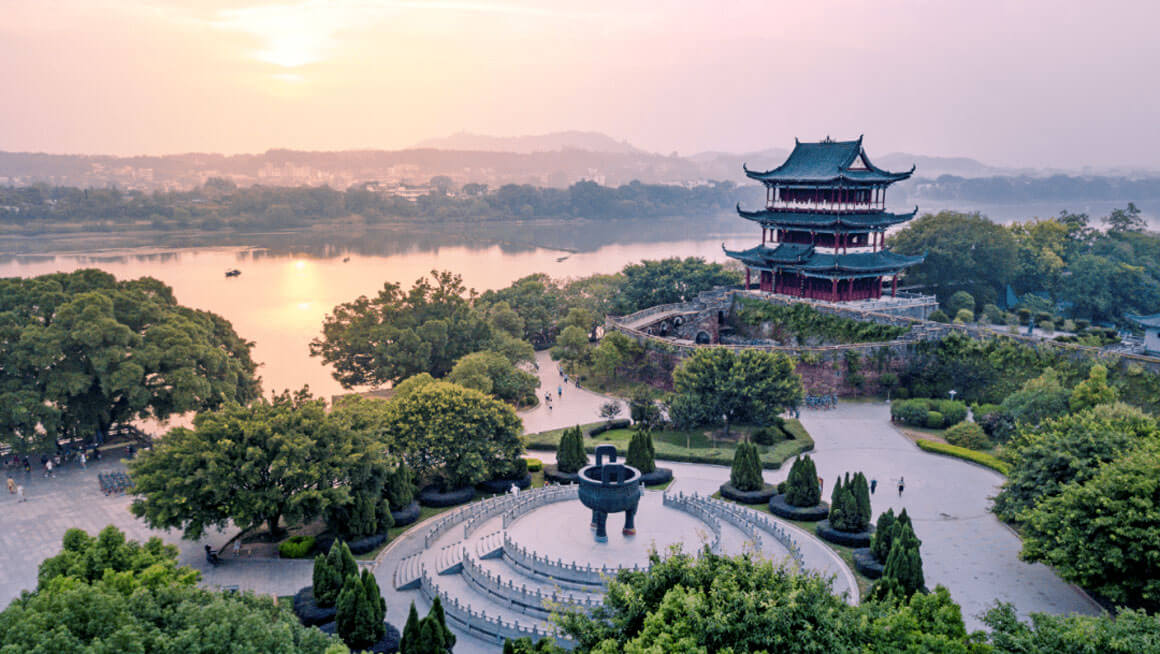 赣州10个免费景点清单：千年宋城零花费游玩攻略-和风乐游农庄(图1)