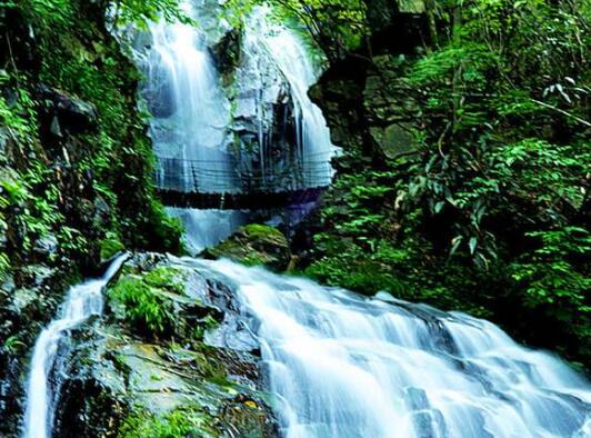 藏龙百瀑夏日避暑攻略，高山流水清凉一夏-和风乐游农庄(图2)