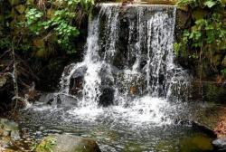 藏龙百瀑夏日避暑攻略，高山流水清凉一夏-和风乐游农庄 - 和风乐游农庄