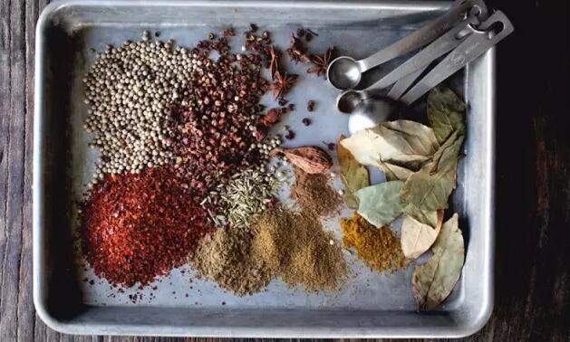 小龙虾清洗制作全攻略，香辣美味家庭烹饪秘籍-和风乐游农庄(图3)