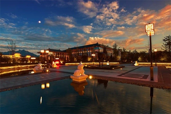 白石山温泉康养小镇(图1)