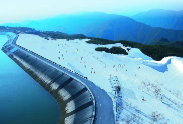 安吉滑雪场推荐:江南天池云上草原观音堂冰雪体验-和风乐游农庄(图2) 安吉滑雪场推荐:江南天池云上草原观音堂冰雪体验-和风乐游农庄(图2)