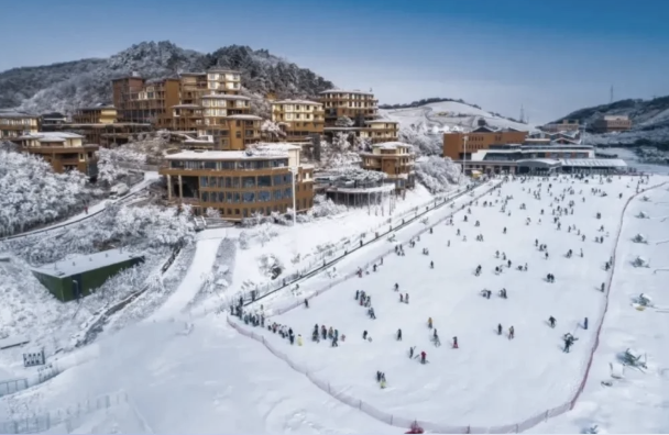 安吉云上草原滑雪攻略,南方顶级滑雪场保姆级指南-和风乐游农庄(图3) 安吉云上草原滑雪攻略,南方顶级滑雪场保姆级指南-和风乐游农庄(图3)