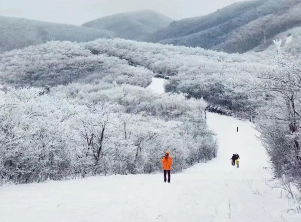 安吉滑雪场推荐:江南天池云上草原观音堂冰雪体验-和风乐游农庄(图1) 安吉滑雪场推荐:江南天池云上草原观音堂冰雪体验-和风乐游农庄(图1)
