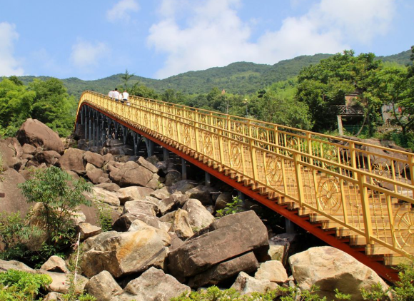 探秘安吉深溪大石浪:亚洲最大裂谷石浪奇观-和风乐游农庄(图1) 探秘安吉深溪大石浪:亚洲最大裂谷石浪奇观-和风乐游农庄(图1)
