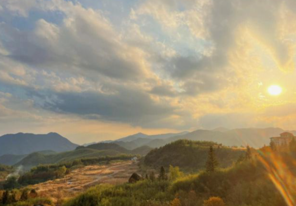 十月江南天池:天荒坪秋日的清寂美景与温柔时光-和风乐游农庄(图2) 十月江南天池:天荒坪秋日的清寂美景与温柔时光-和风乐游农庄(图2)