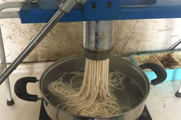 饸饹面(图1) 饸饹面(图1)