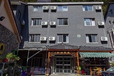 飞龙山庄（世红饭店） - 和风乐游农庄