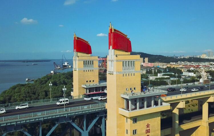 南京长江大桥(图1)